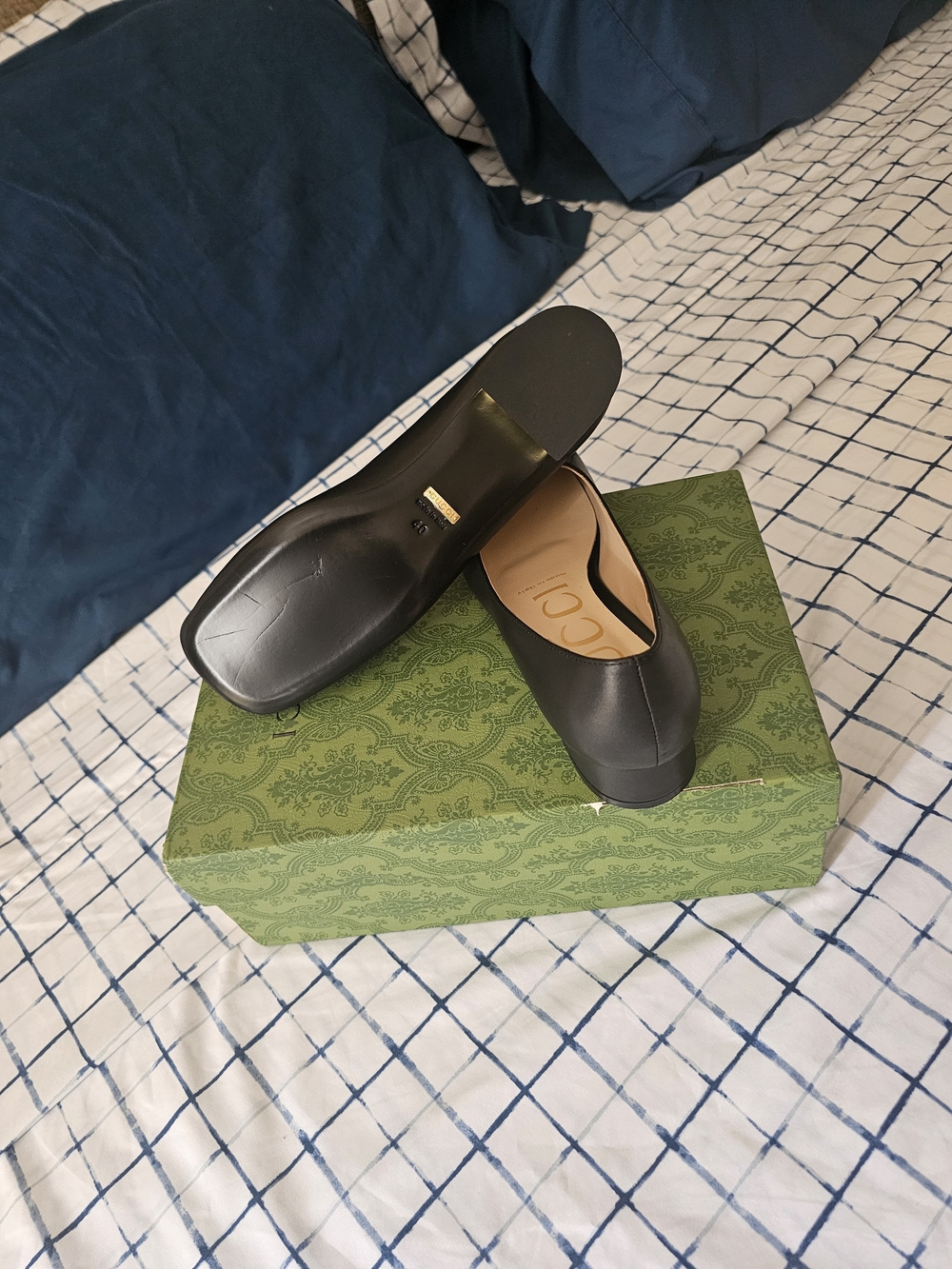 Gucci Women’s Black Leather Horsebit Pumps - Picture 4 of 6